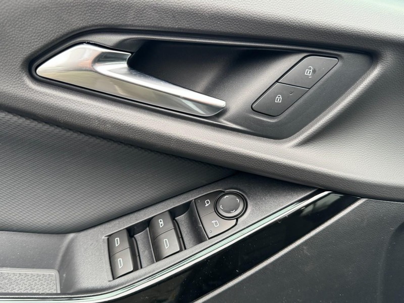 Chevrolet Equinox Vehicle Image 10