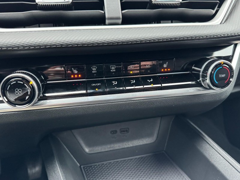 Chevrolet Equinox Vehicle Image 13