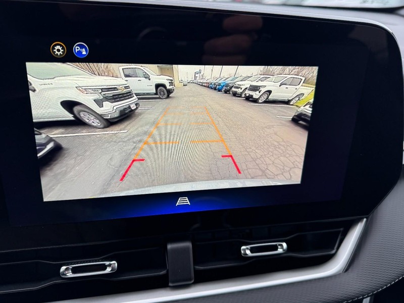 Chevrolet Equinox Vehicle Image 16