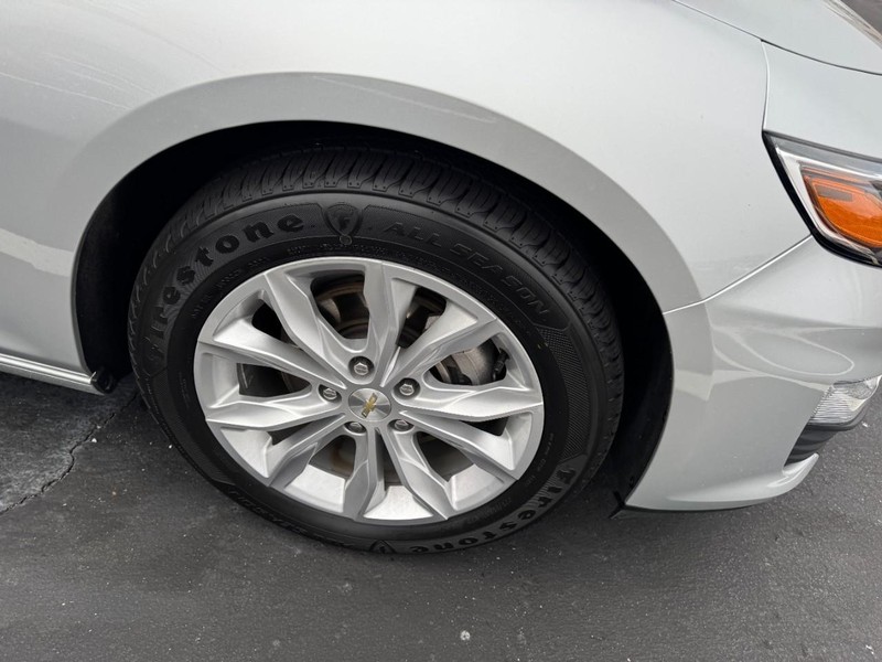 Chevrolet Malibu Vehicle Image 05