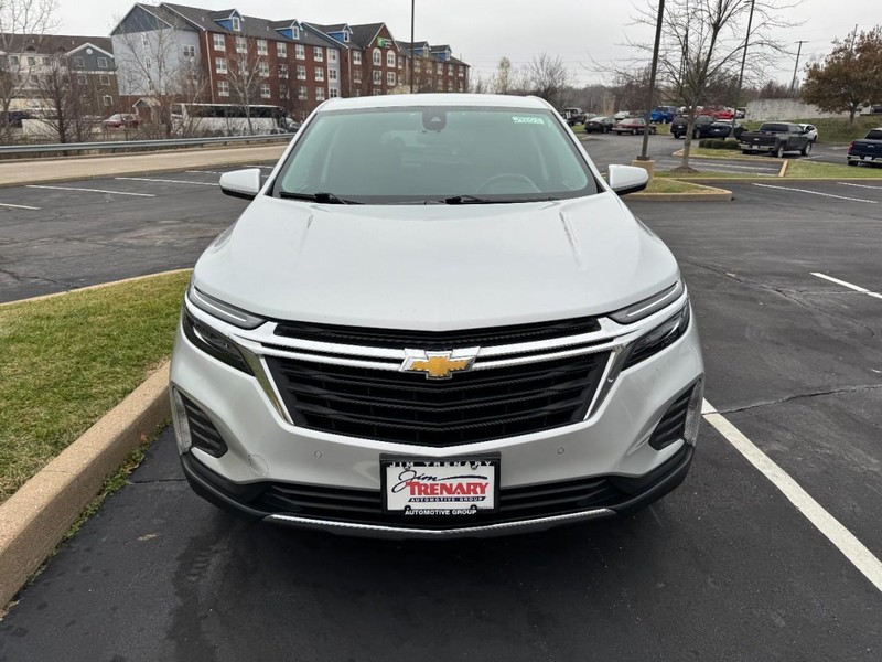 Chevrolet Equinox Vehicle Image 02