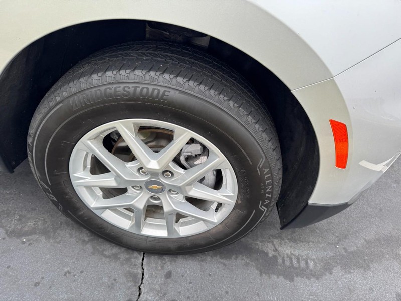 Chevrolet Equinox Vehicle Image 05