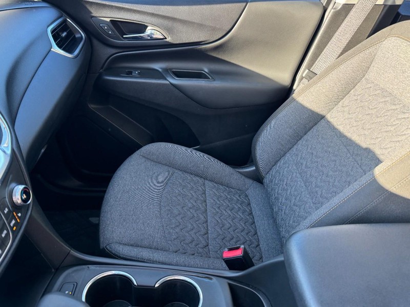 Chevrolet Equinox Vehicle Image 13