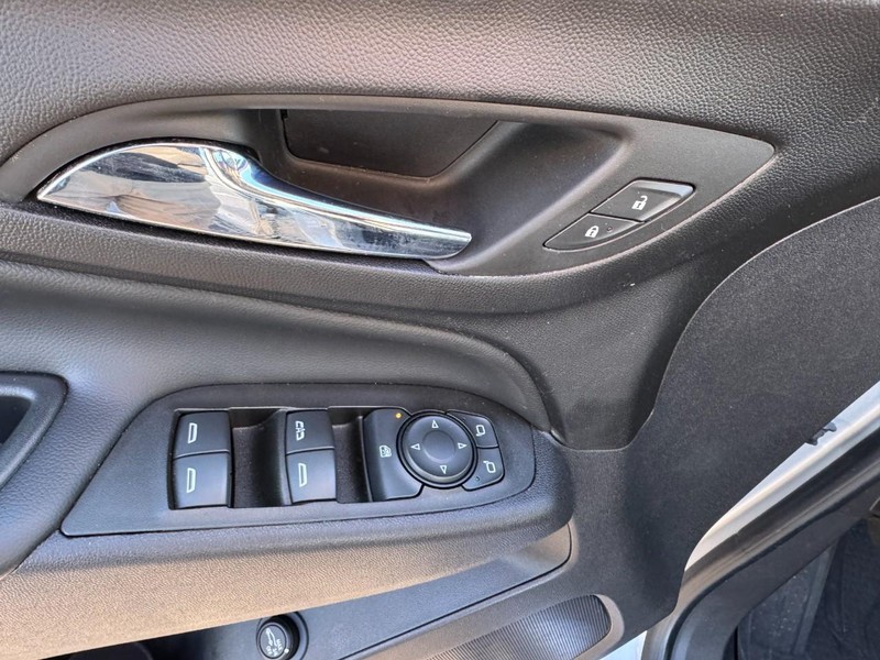 Chevrolet Equinox Vehicle Image 15