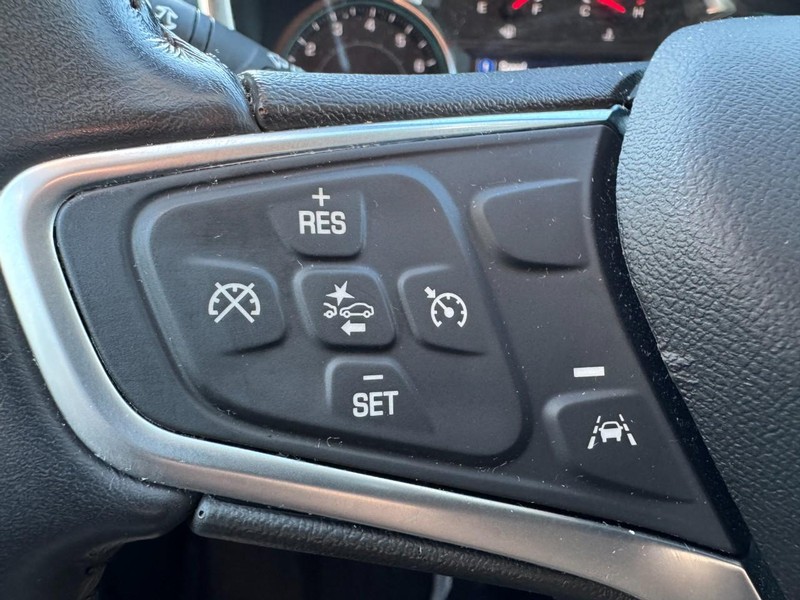 Chevrolet Equinox Vehicle Image 16