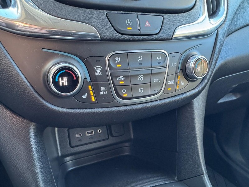 Chevrolet Equinox Vehicle Image 18