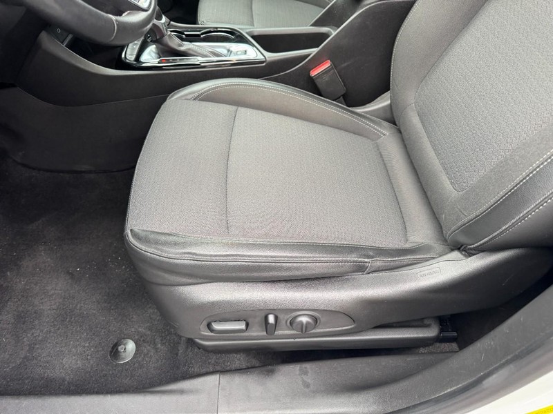 Buick Encore GX Vehicle Image 15