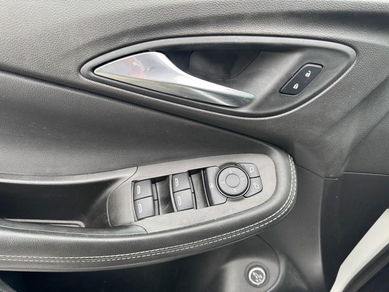 Buick Encore GX Vehicle Image 16