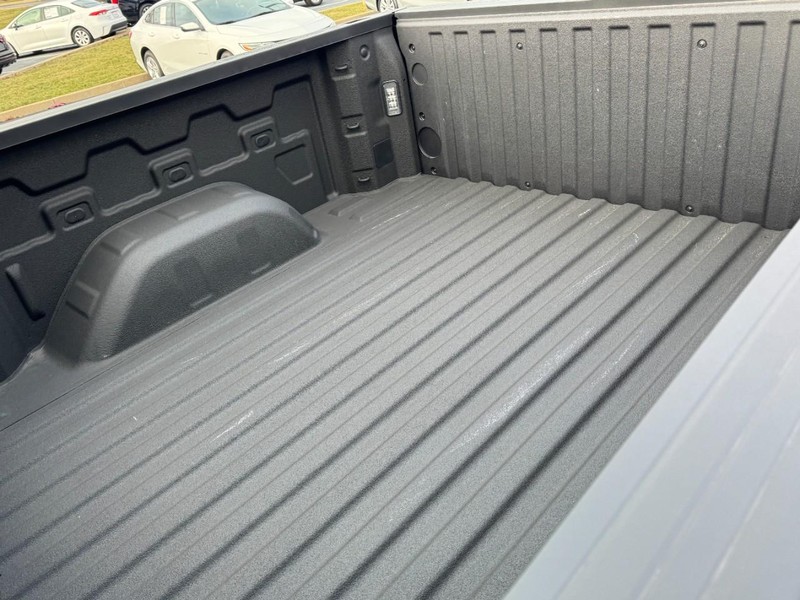 Chevrolet Silverado 1500 LTD Vehicle Image 06