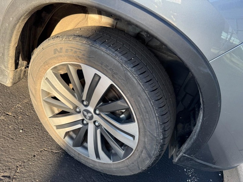 Mitsubishi Outlander Sport Vehicle Image 05