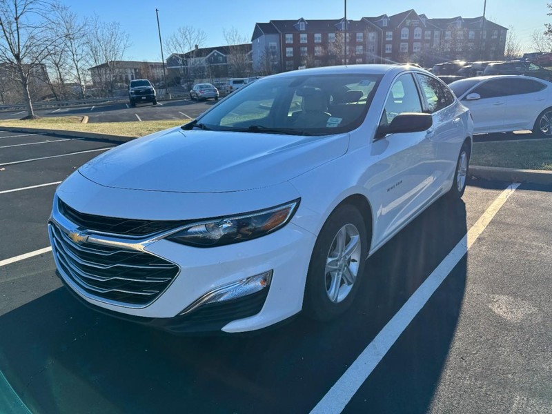 Chevrolet Malibu Vehicle Image 02