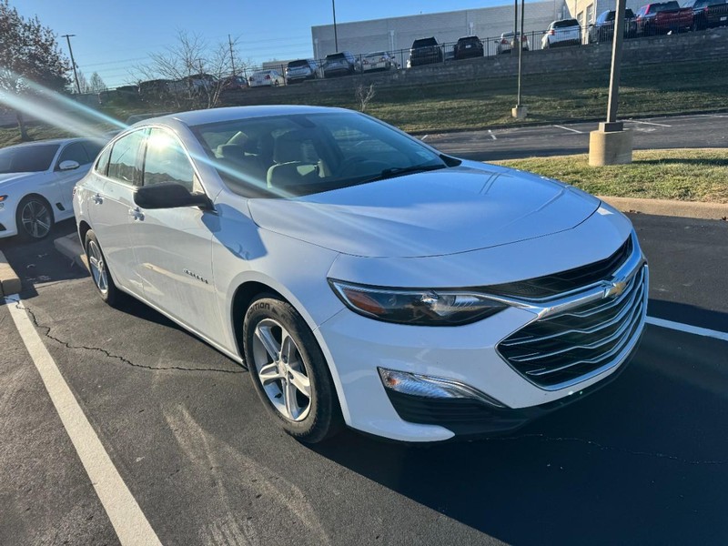 Chevrolet Malibu Vehicle Image 04