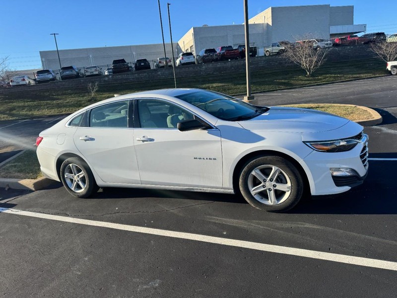 Chevrolet Malibu Vehicle Image 05
