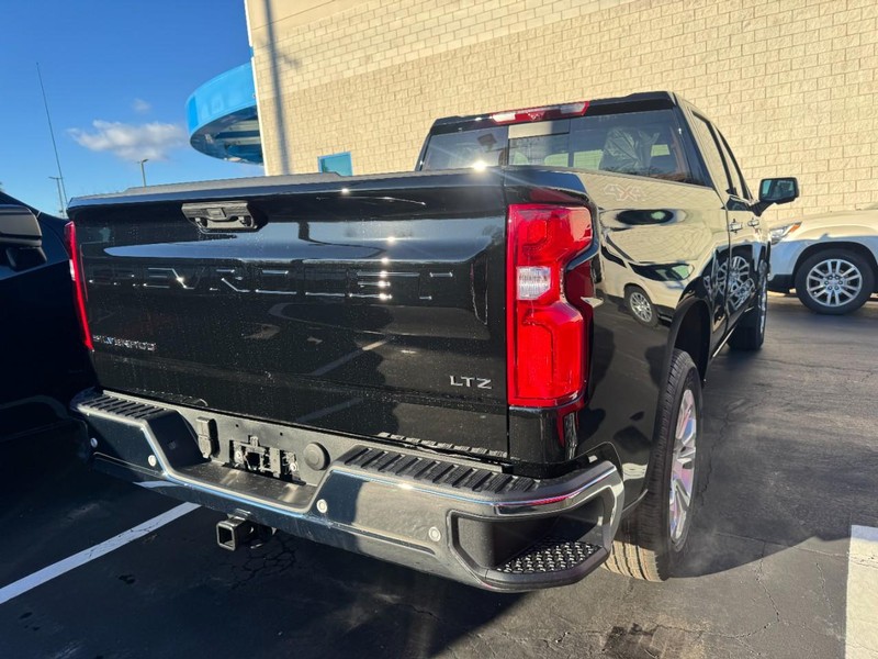 Chevrolet Silverado 1500 Vehicle Image 02