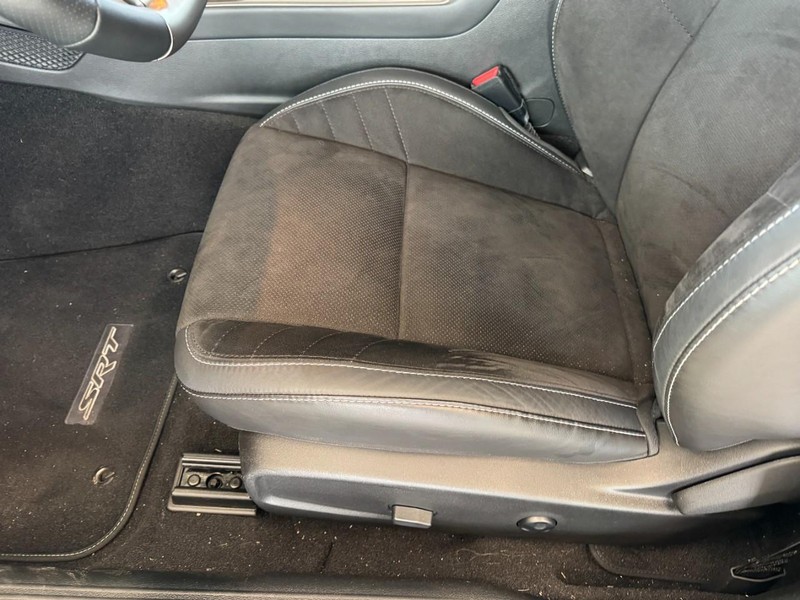 Dodge Challenger Vehicle Image 11