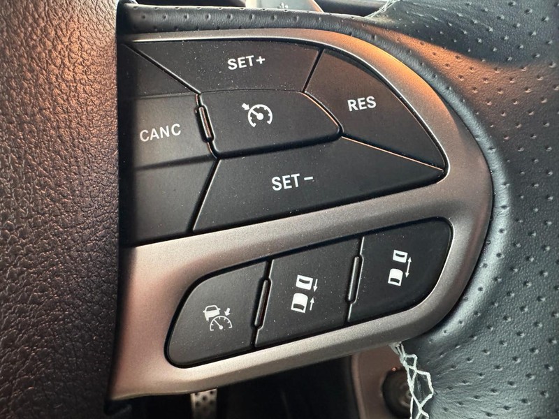 Dodge Challenger Vehicle Image 15