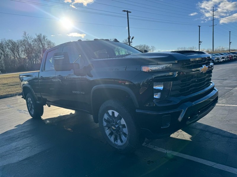 Chevrolet Silverado 2500HD Vehicle Image 02