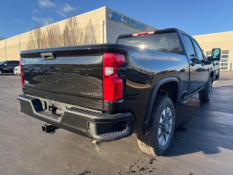 Chevrolet Silverado 2500HD Vehicle Image 04