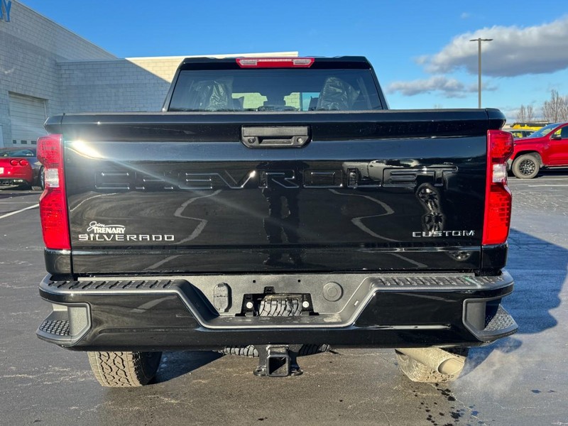 Chevrolet Silverado 2500HD Vehicle Image 05