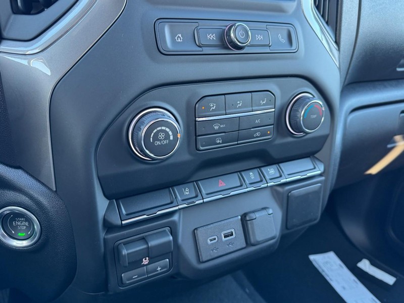 Chevrolet Silverado 2500HD Vehicle Image 14