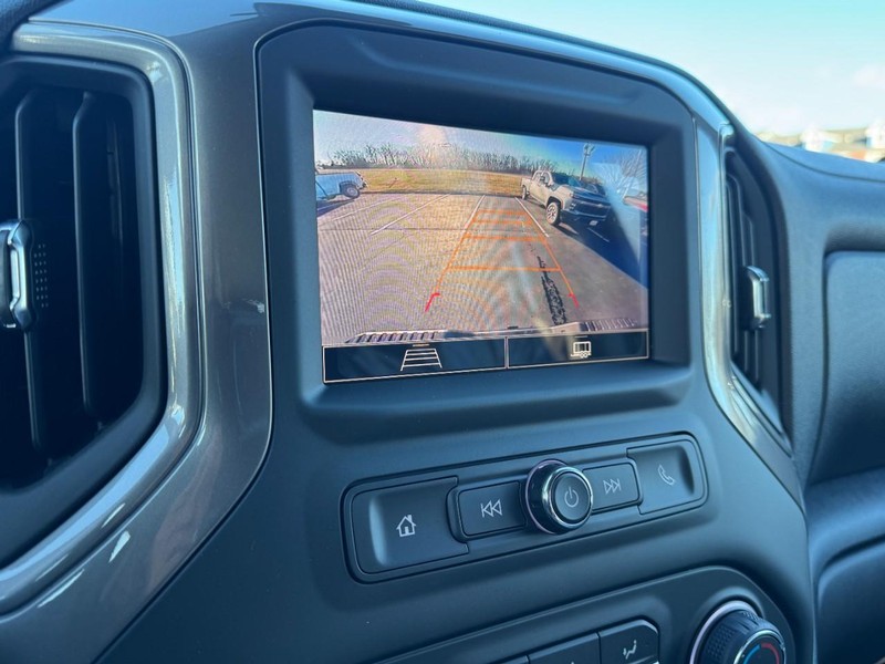 Chevrolet Silverado 2500HD Vehicle Image 16