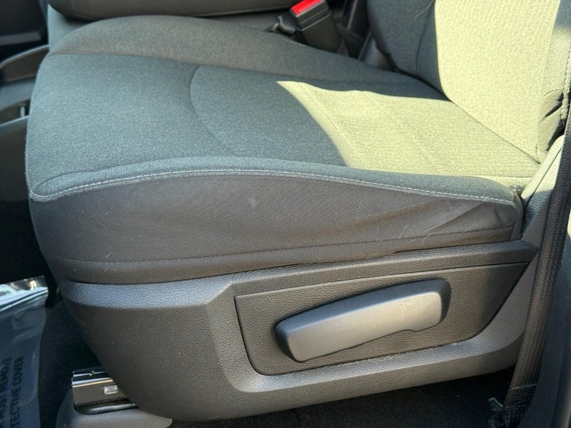 Ram 1500 Classic Vehicle Image 22