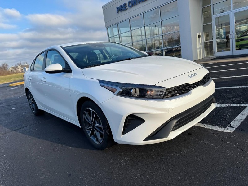 Kia Forte Vehicle Image 02