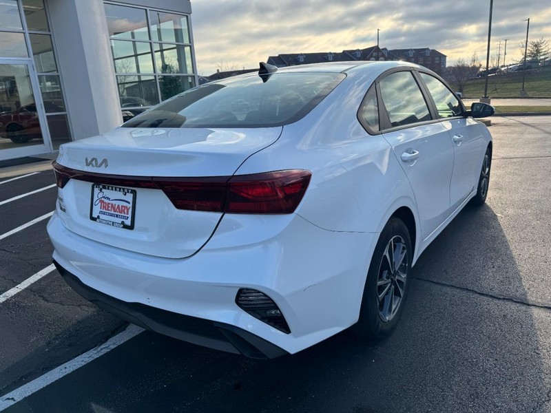 Kia Forte Vehicle Image 03