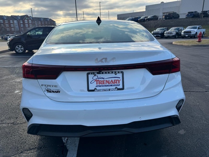 Kia Forte Vehicle Image 04