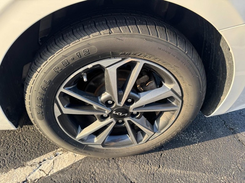 Kia Forte Vehicle Image 07