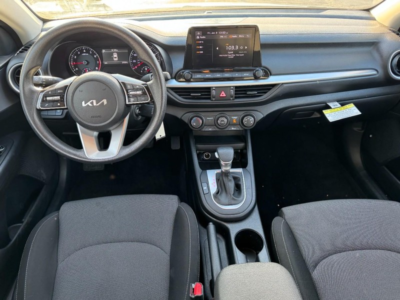 Kia Forte Vehicle Image 11
