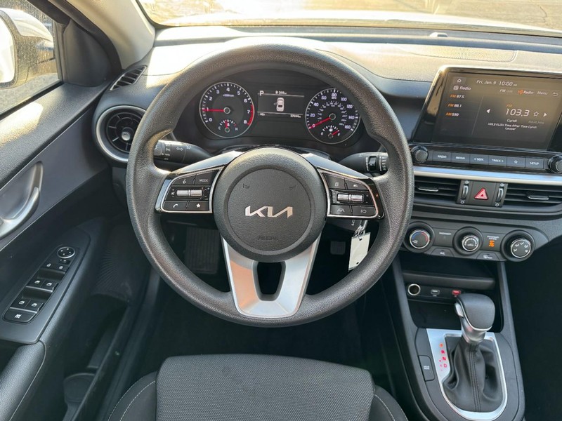 Kia Forte Vehicle Image 12