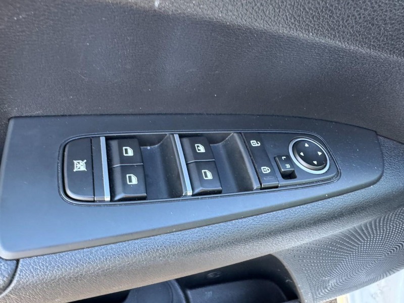 Kia Forte Vehicle Image 15