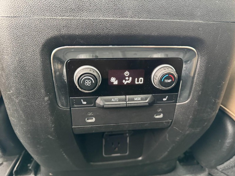 Chevrolet Tahoe Vehicle Image 13