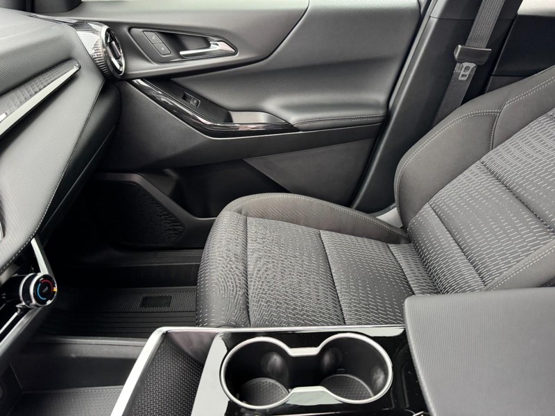 Chevrolet Equinox Vehicle Image 08