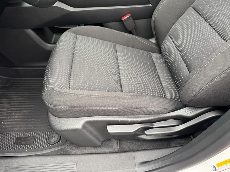 Chevrolet Equinox Vehicle Image 09