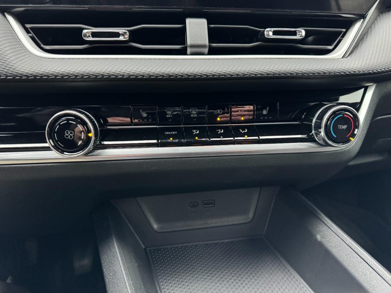 Chevrolet Equinox Vehicle Image 13