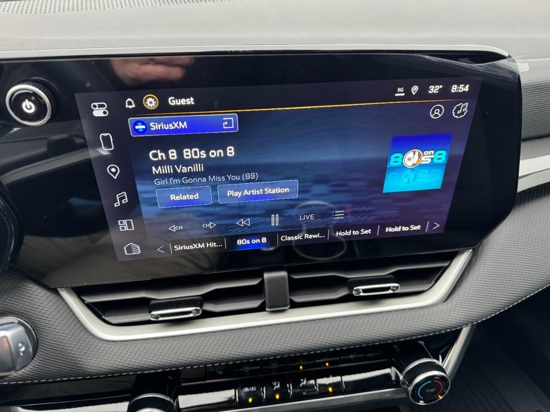 Chevrolet Equinox Vehicle Image 14