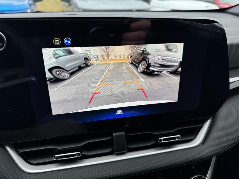 Chevrolet Equinox Vehicle Image 16