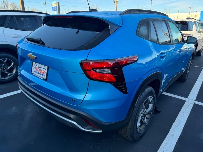 Chevrolet Trax Vehicle Image 02