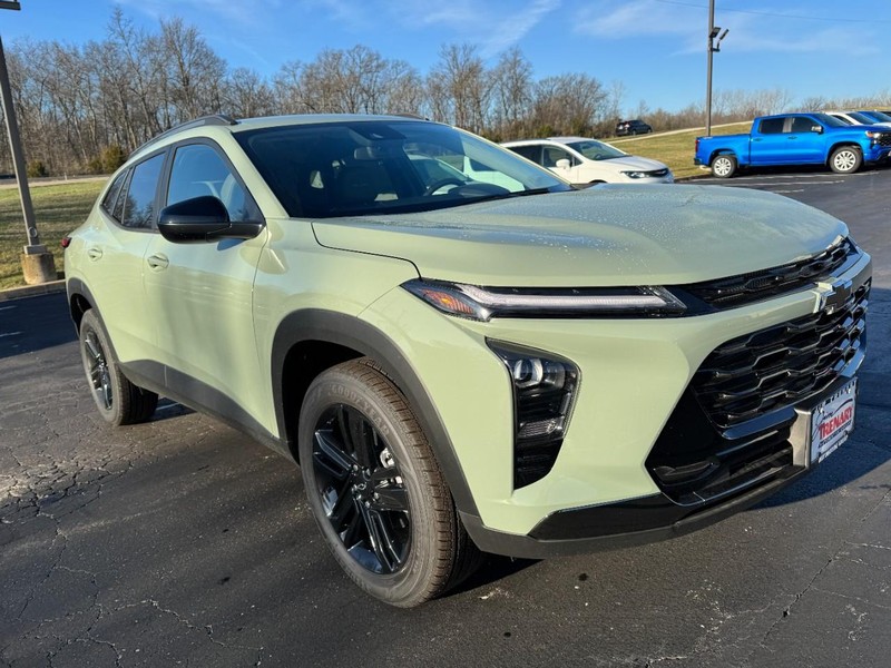 Chevrolet Trax Vehicle Image 02