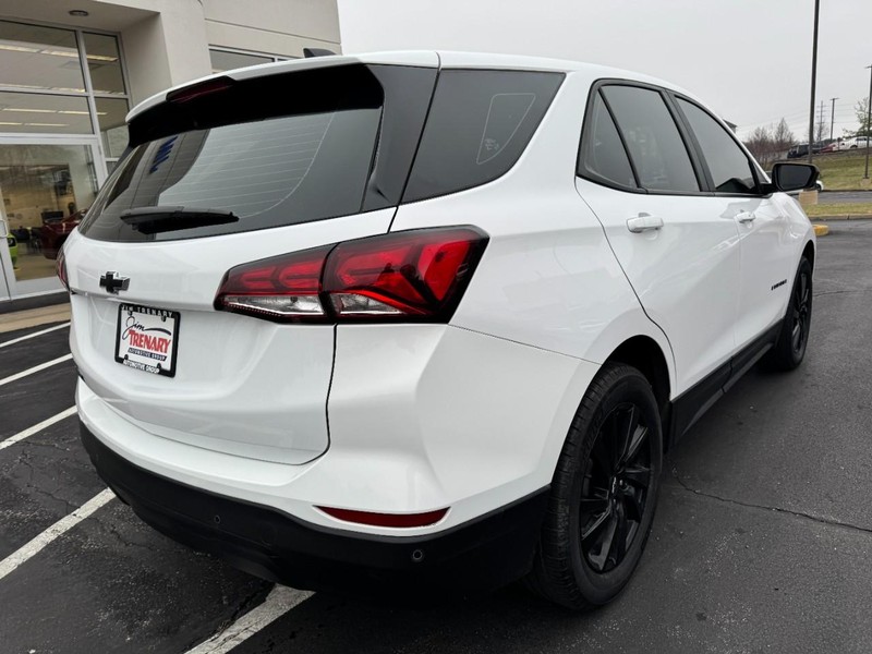 Chevrolet Equinox Vehicle Full-screen Gallery Image 03