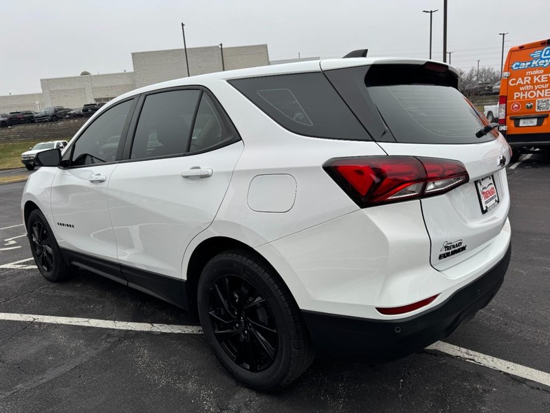 Chevrolet Equinox Vehicle Full-screen Gallery Image 05