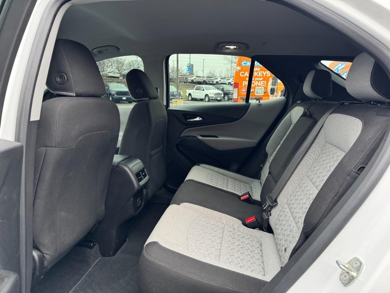 Chevrolet Equinox Vehicle Full-screen Gallery Image 10