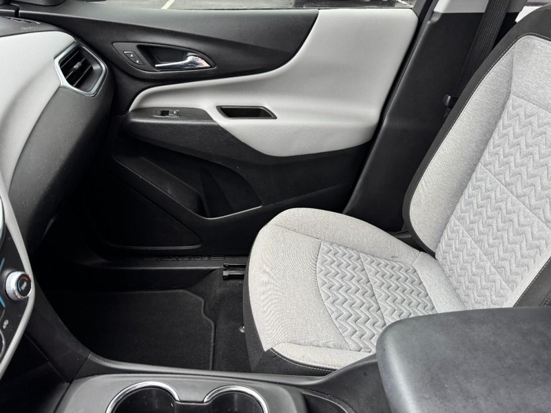 Chevrolet Equinox Vehicle Full-screen Gallery Image 13