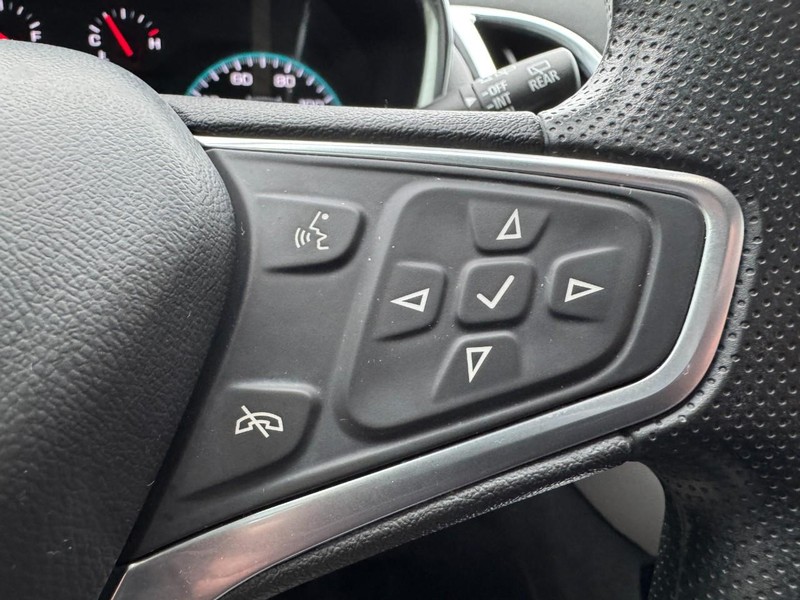 Chevrolet Equinox Vehicle Full-screen Gallery Image 17