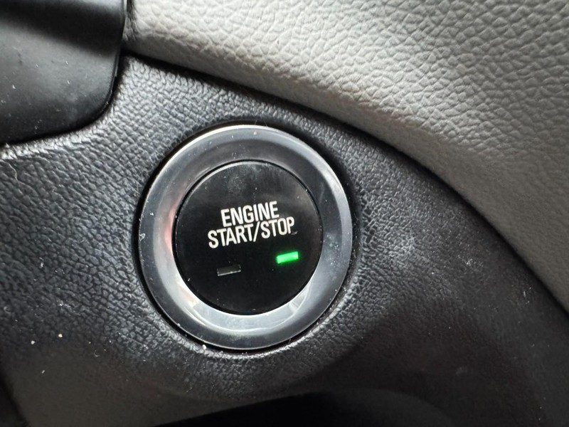 Chevrolet Equinox Vehicle Full-screen Gallery Image 21