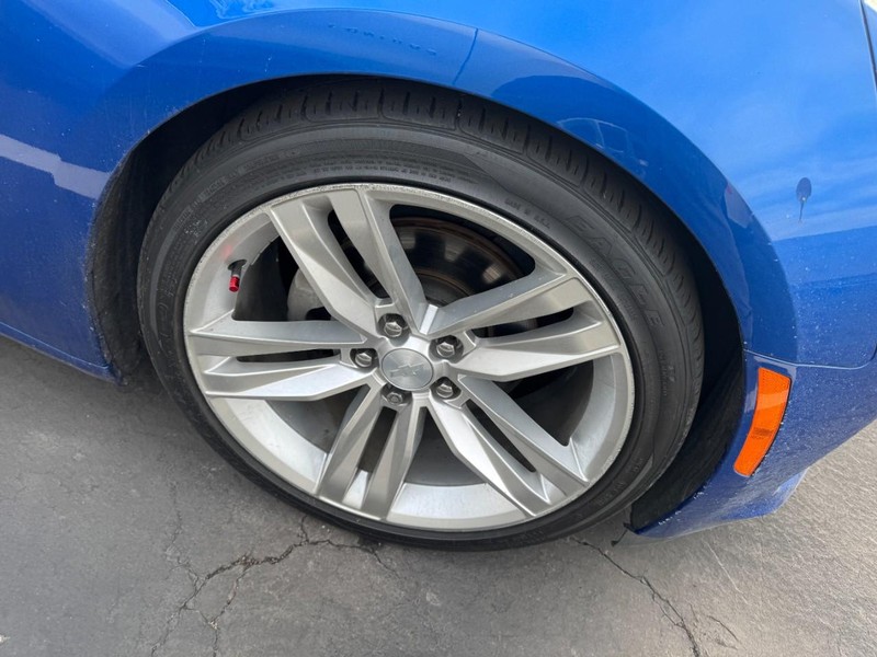 Chevrolet Camaro Vehicle Full-screen Gallery Image 05