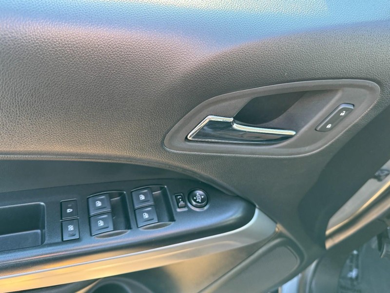 Chevrolet Colorado Vehicle Full-screen Gallery Image 15