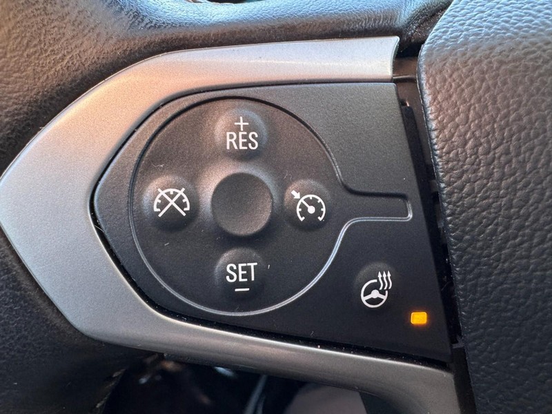 Chevrolet Colorado Vehicle Full-screen Gallery Image 17